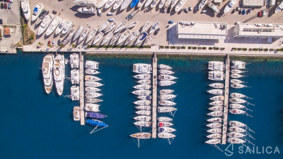 Bali 4.4 - Yacht Charter Sailica