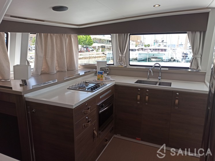 Bali 4.4 - Yacht Charter Sailica