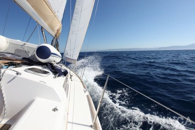 Dufour 335 GL - Yacht Charter Sailica