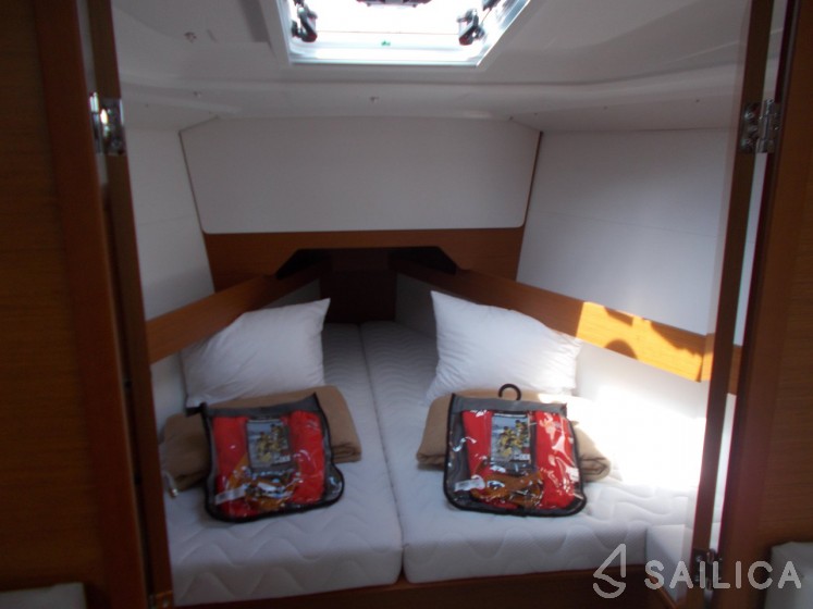 Sun Odyssey 349 - Yacht Charter Sailica
