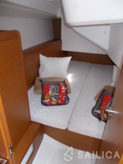 Sun Odyssey 349 - Yacht Charter Sailica