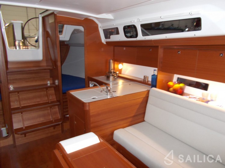 Dufour 350 GL - Yacht Charter Sailica