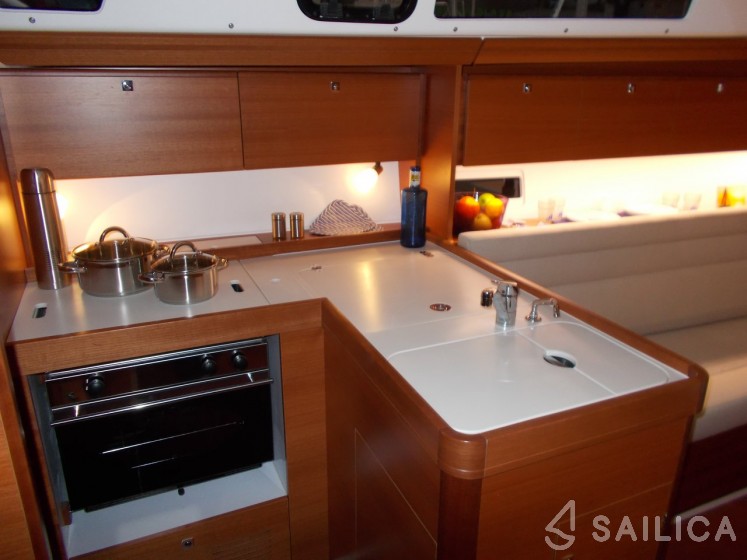 Dufour 350 GL - Yacht Charter Sailica