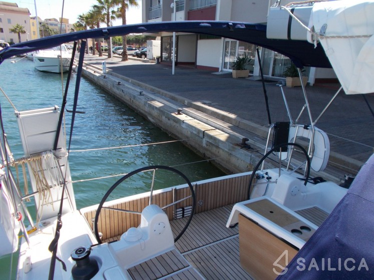 Dufour 310 GL - Yacht Charter Sailica