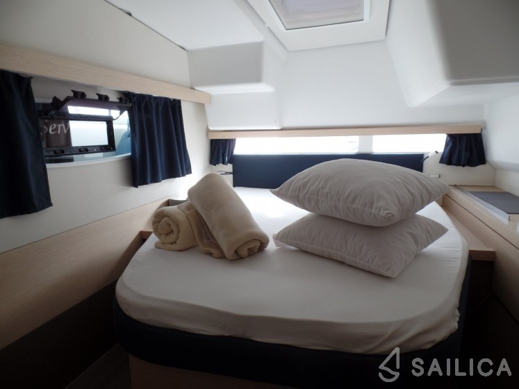 Lucia 40 - Yacht Charter Sailica