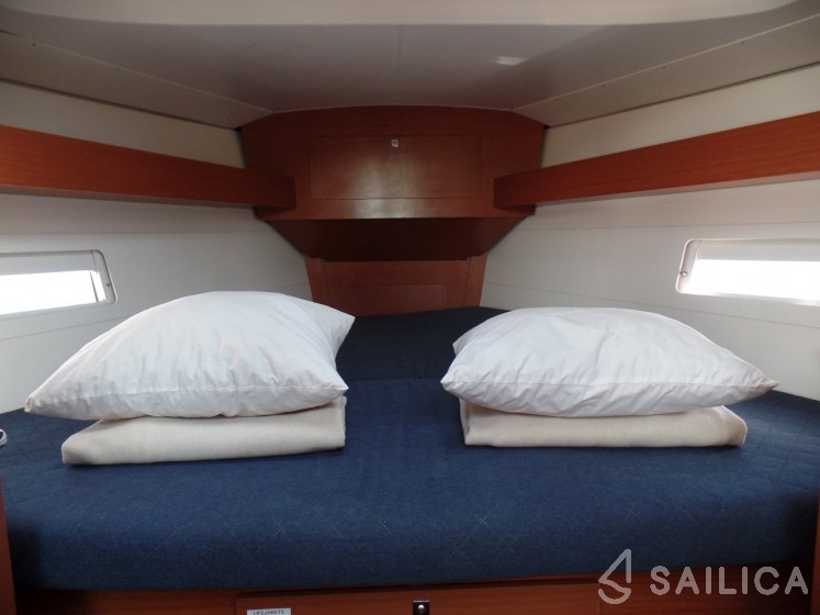 Dufour 382 GL - Yacht Charter Sailica