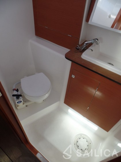 Dufour 382 GL - Yacht Charter Sailica