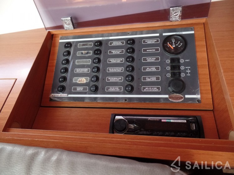 Dufour 382 GL - Yacht Charter Sailica