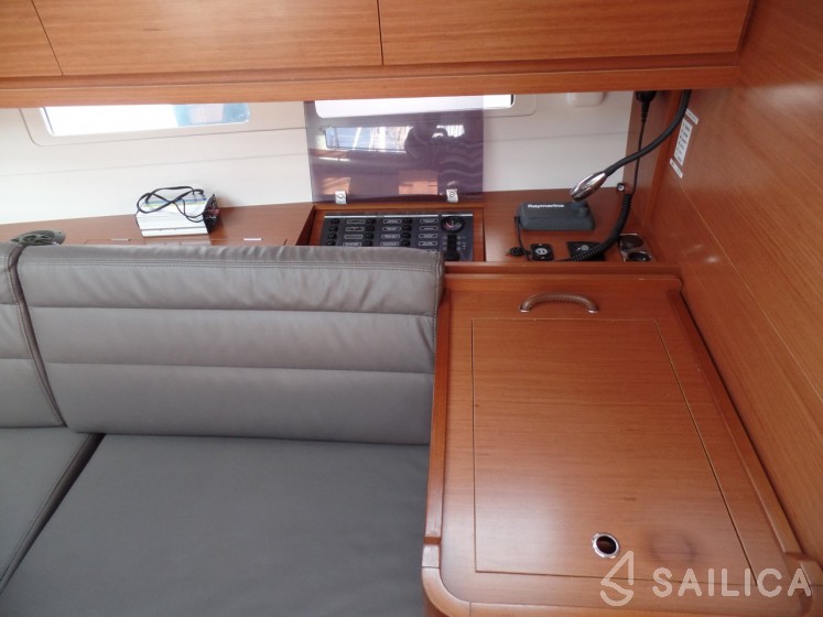 Dufour 382 GL - Yacht Charter Sailica