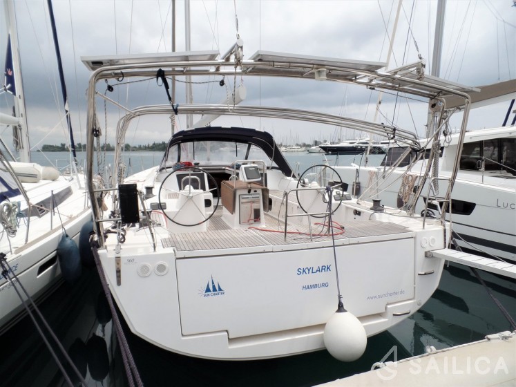 Dufour 560 GL - 5 + 1 cab. - Yacht Charter Sailica