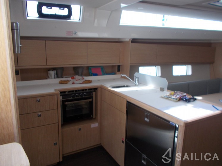 Bavaria C45 Holiday - Yacht Charter Sailica