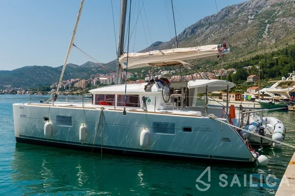 Lagoon 400 - Yacht Charter Sailica