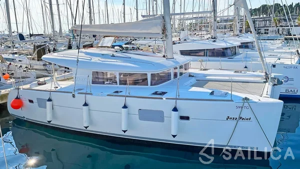 Lagoon 400 - Yacht Charter Sailica