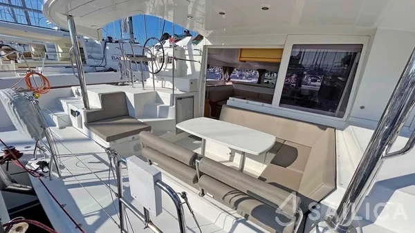 Lagoon 400 - Yacht Charter Sailica