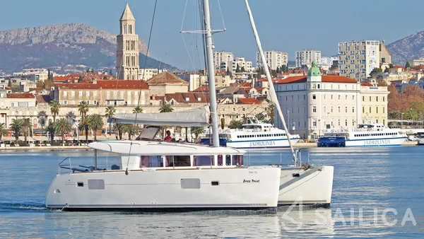 Lagoon 400 - Yacht Charter Sailica