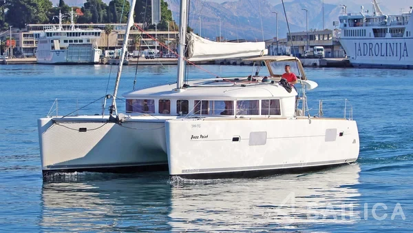 Lagoon 400 - Yacht Charter Sailica