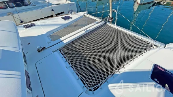 Lagoon 400 - Yacht Charter Sailica