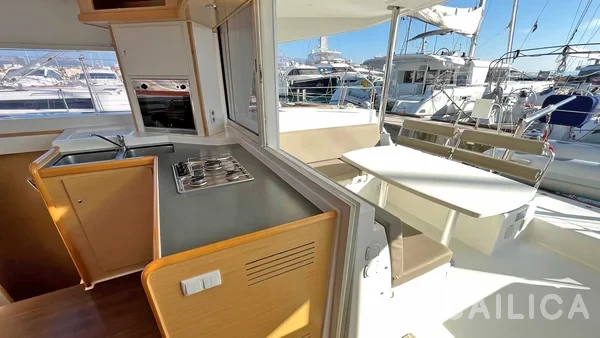 Lagoon 400 - Yacht Charter Sailica