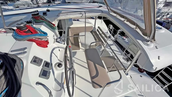 Lagoon 400 - Yacht Charter Sailica