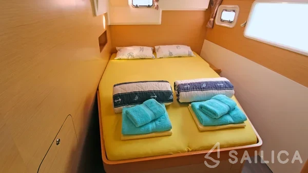 Lagoon 400 - Yacht Charter Sailica