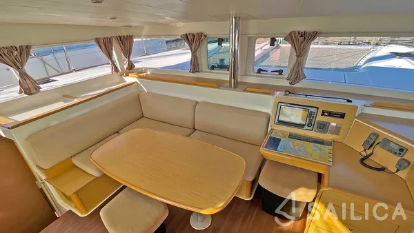 Lagoon 400 - Yacht Charter Sailica