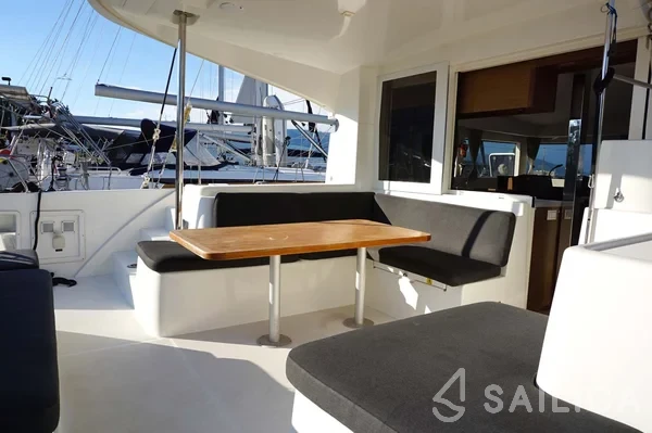 Lagoon 40 - Photo #60 Lagoon 40 - Yacht Charter Sailica
