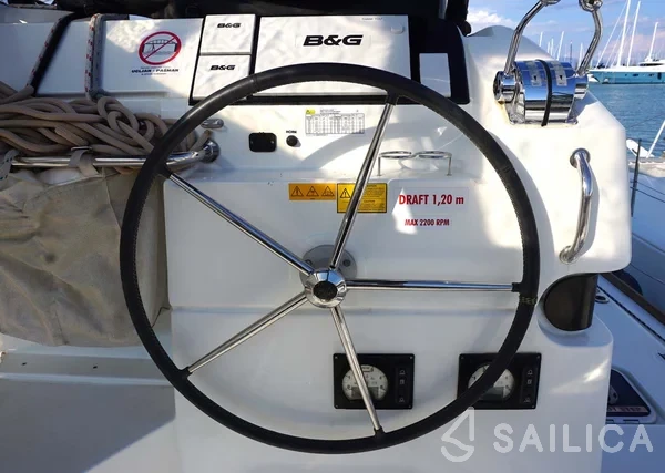 Lagoon 40 - Photo #63 Lagoon 40 - Yacht Charter Sailica