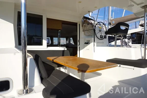 Lagoon 40 - Photo #59 Lagoon 40 - Yacht Charter Sailica