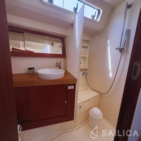 Hanse 415 - Yacht Charter Sailica
