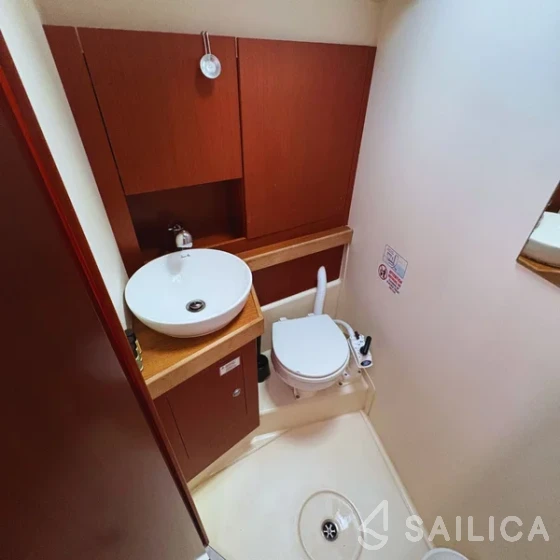Hanse 415 - Yacht Charter Sailica