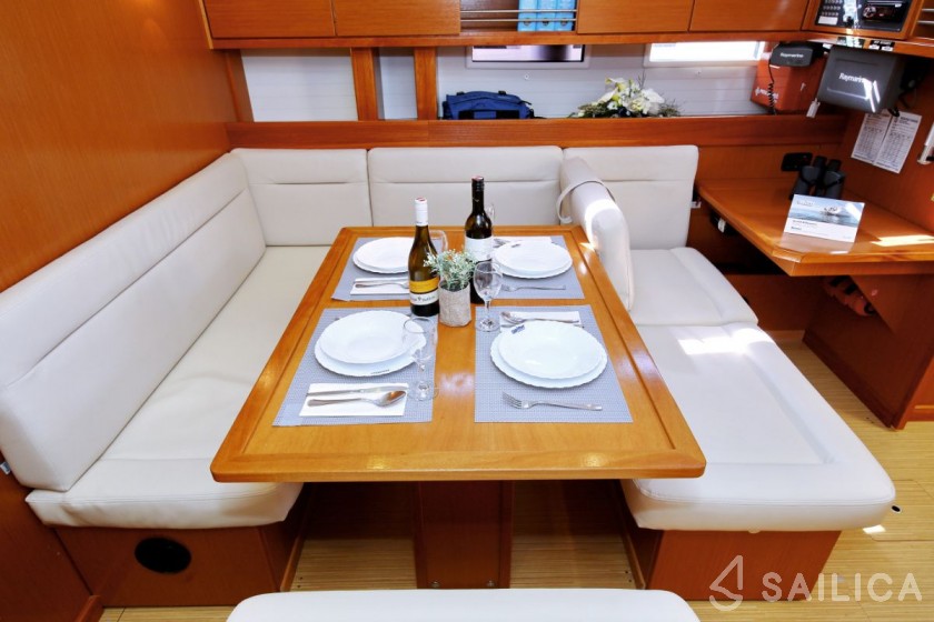 Bavaria 45 Cruiser - Yacht Charter Sailica