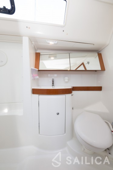 Oceanis 40 - Yacht Charter Sailica