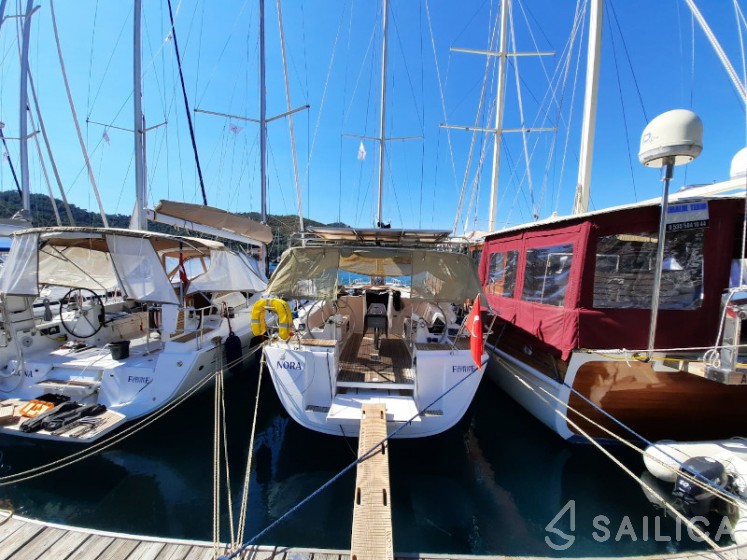 Dufour 405 Grand Large - Yacht Charter Sailica