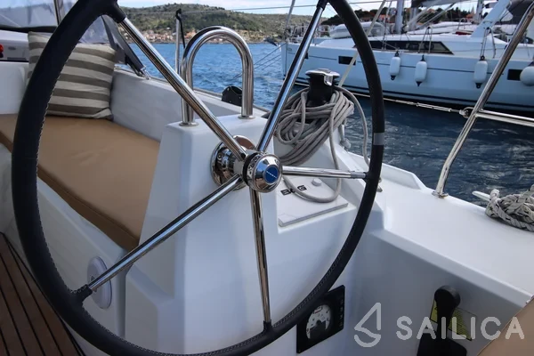 Oceanis 34.1 - Yacht Charter Sailica