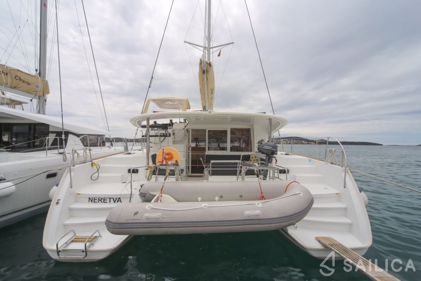 Lagoon 400 S2 - 4 + 2 cab. - Yacht Charter Sailica