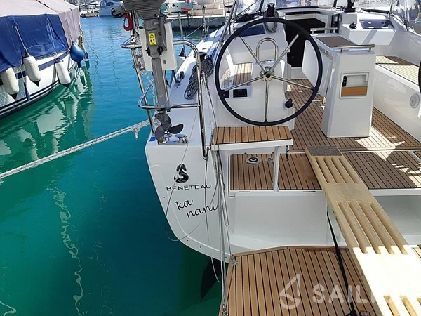 Oceanis 34.1 - Yacht Charter Sailica