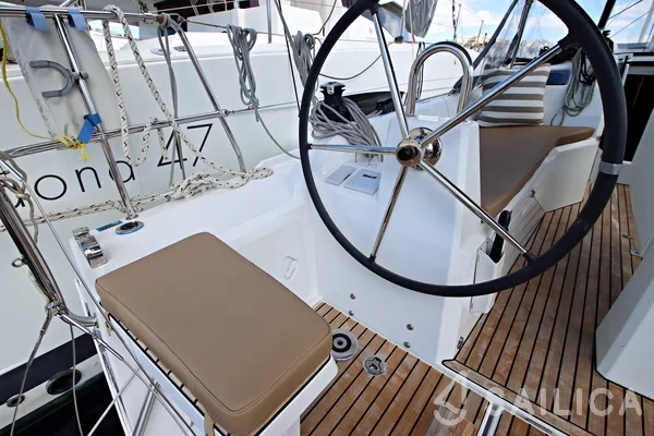 Oceanis 34.1 - Yacht Charter Sailica