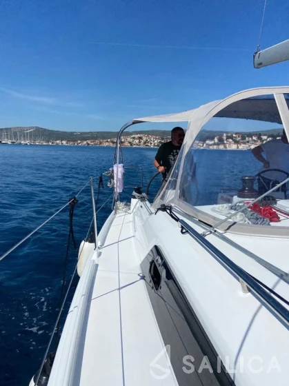 Oceanis 34.1 - Yacht Charter Sailica