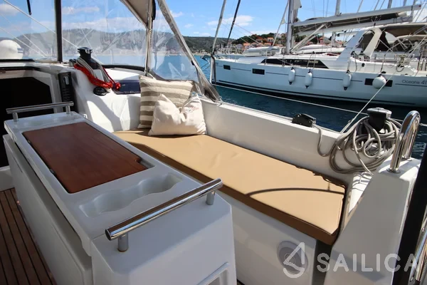 Oceanis 34.1 - Yacht Charter Sailica
