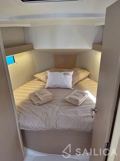 Oceanis 34.1 - Yacht Charter Sailica