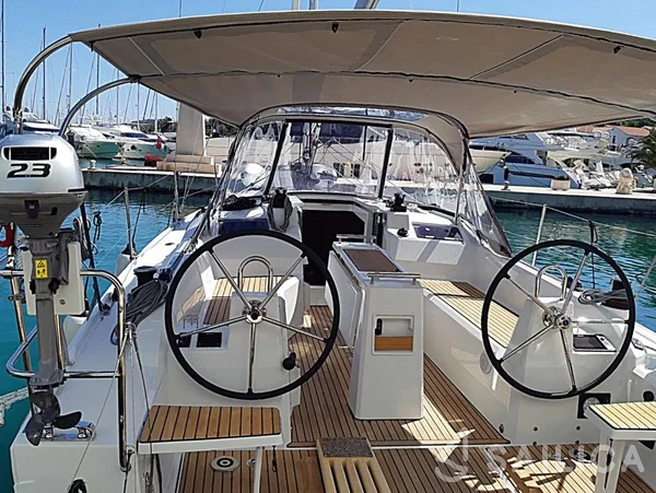 Oceanis 34.1 - Yacht Charter Sailica