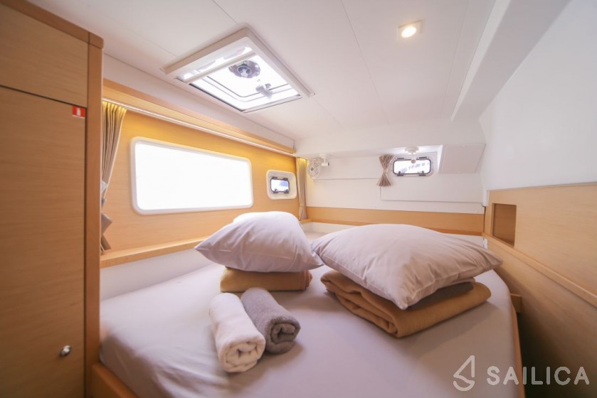 Lagoon 400 S2 - 4 + 2 cab. - Yacht Charter Sailica