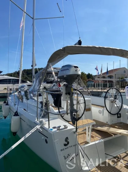 Oceanis 34.1 - Yacht Charter Sailica