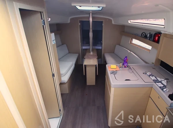 Oceanis 34.1 - Yacht Charter Sailica