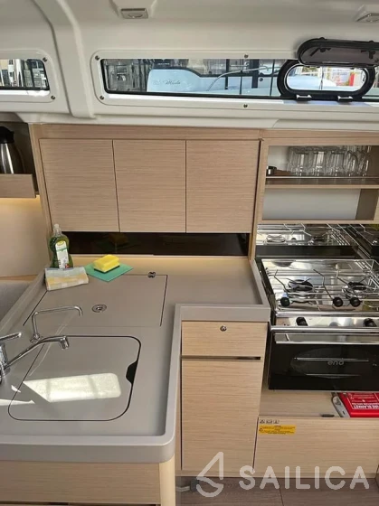Oceanis 34.1 - Yacht Charter Sailica