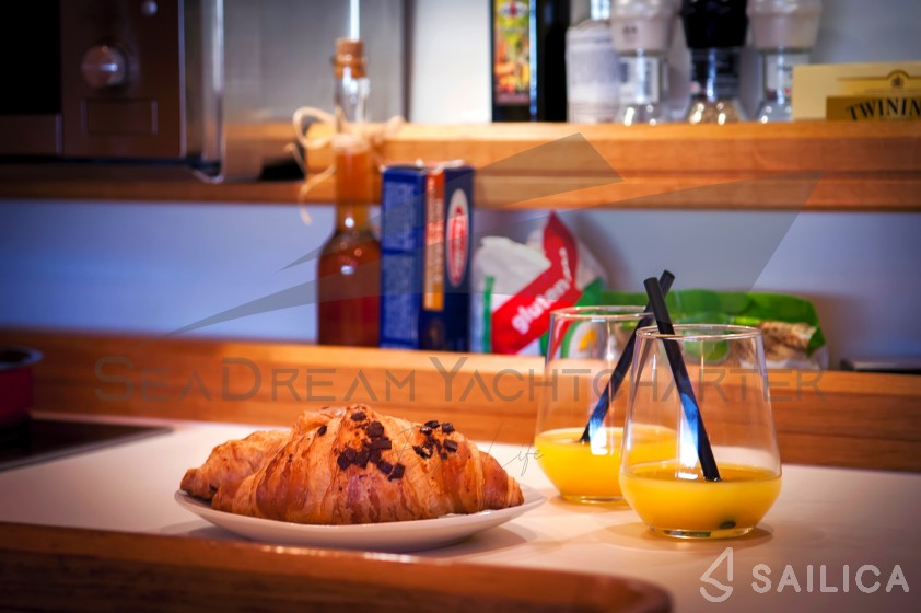 Bavaria Sport 44 - Yacht Charter Sailica