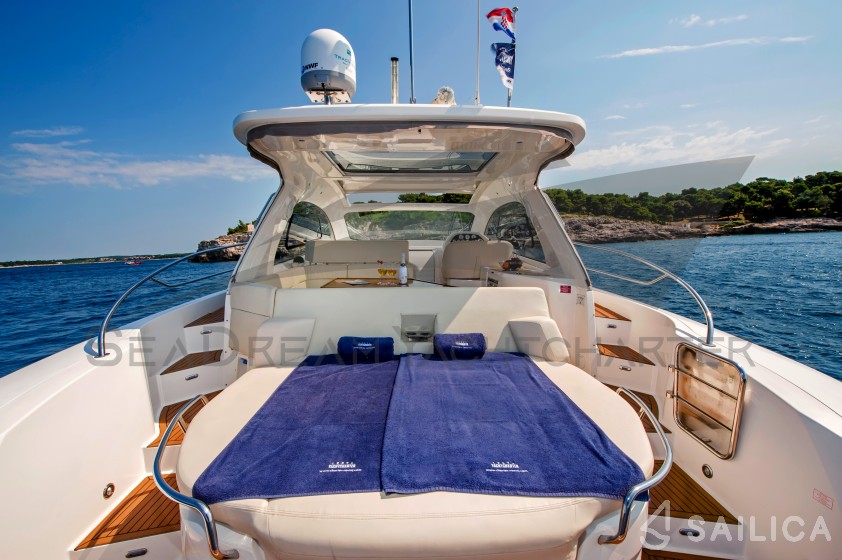 Bavaria Sport 44 - Yacht Charter Sailica