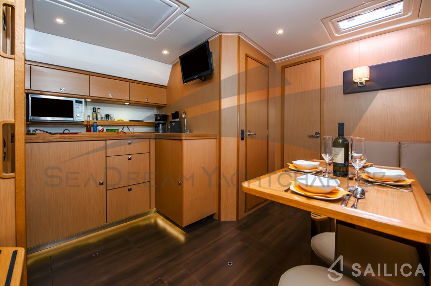 Bavaria Sport 44 - Yacht Charter Sailica