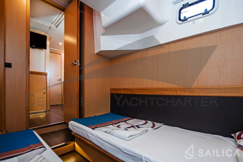 Bavaria Sport 44 - Yacht Charter Sailica