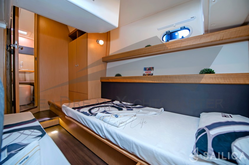 Bavaria Sport 44 - Yacht Charter Sailica